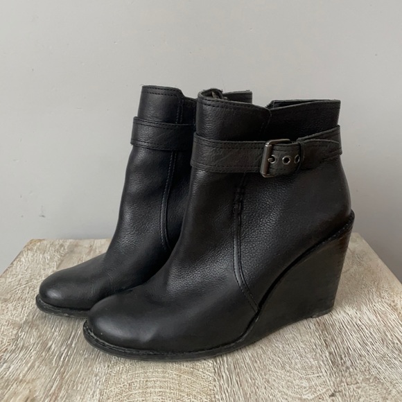 Leather black booties - Picture 1 of 2